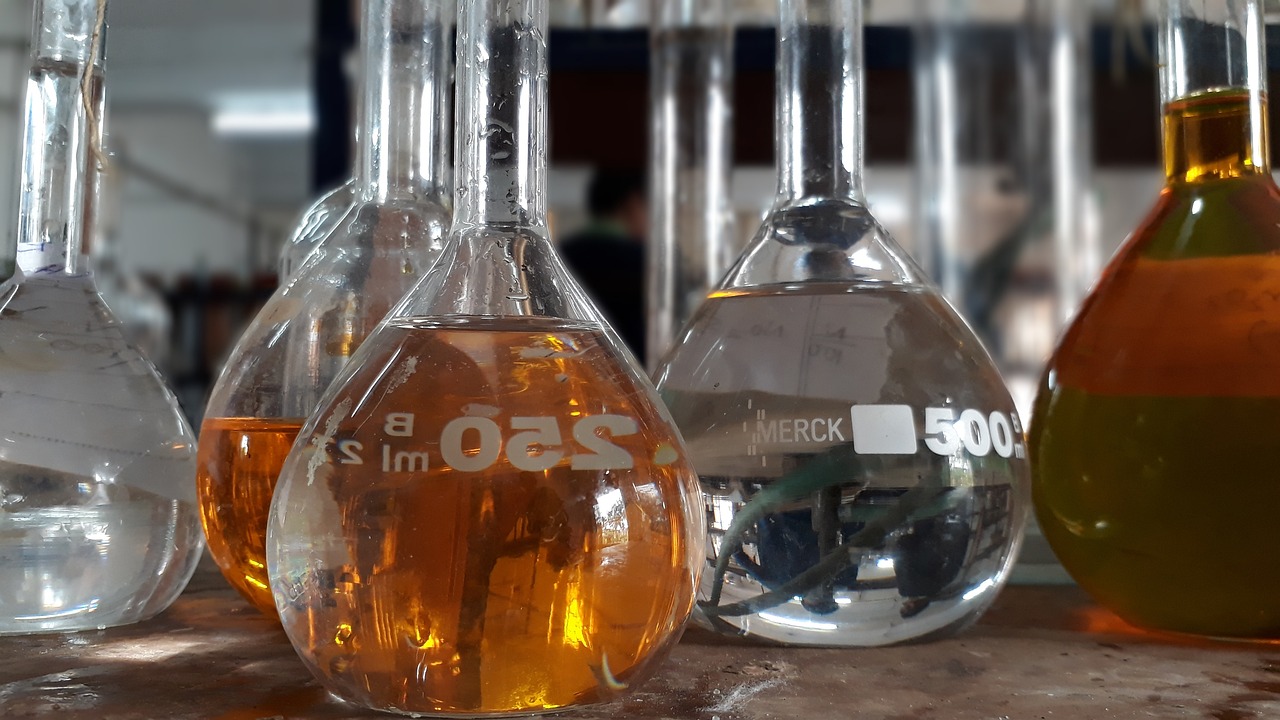 探究柴油价格多重因素，当前柴油价格究竟多少一升？